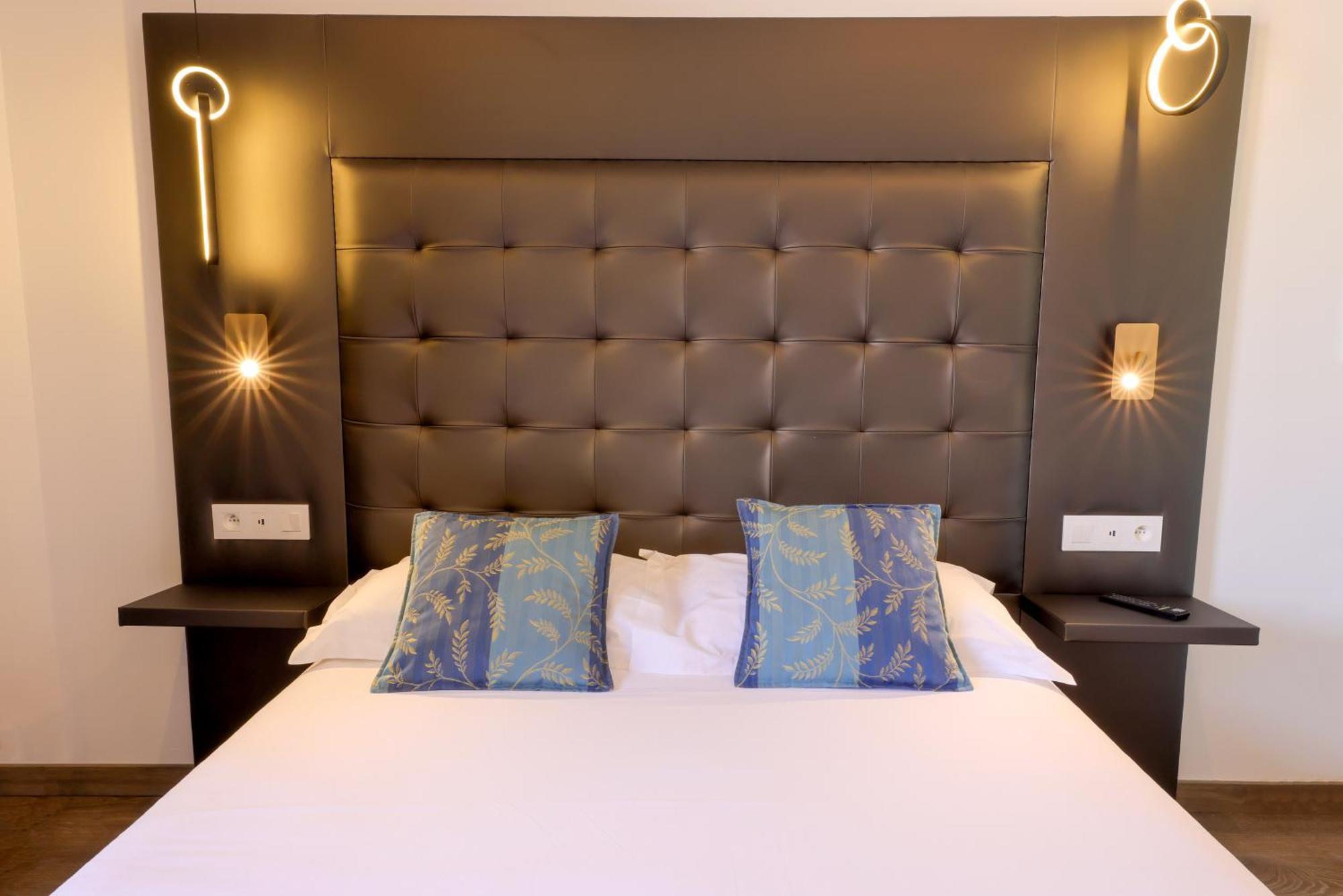 Hotel Saint Christophe กาลวี ภายนอก รูปภาพ