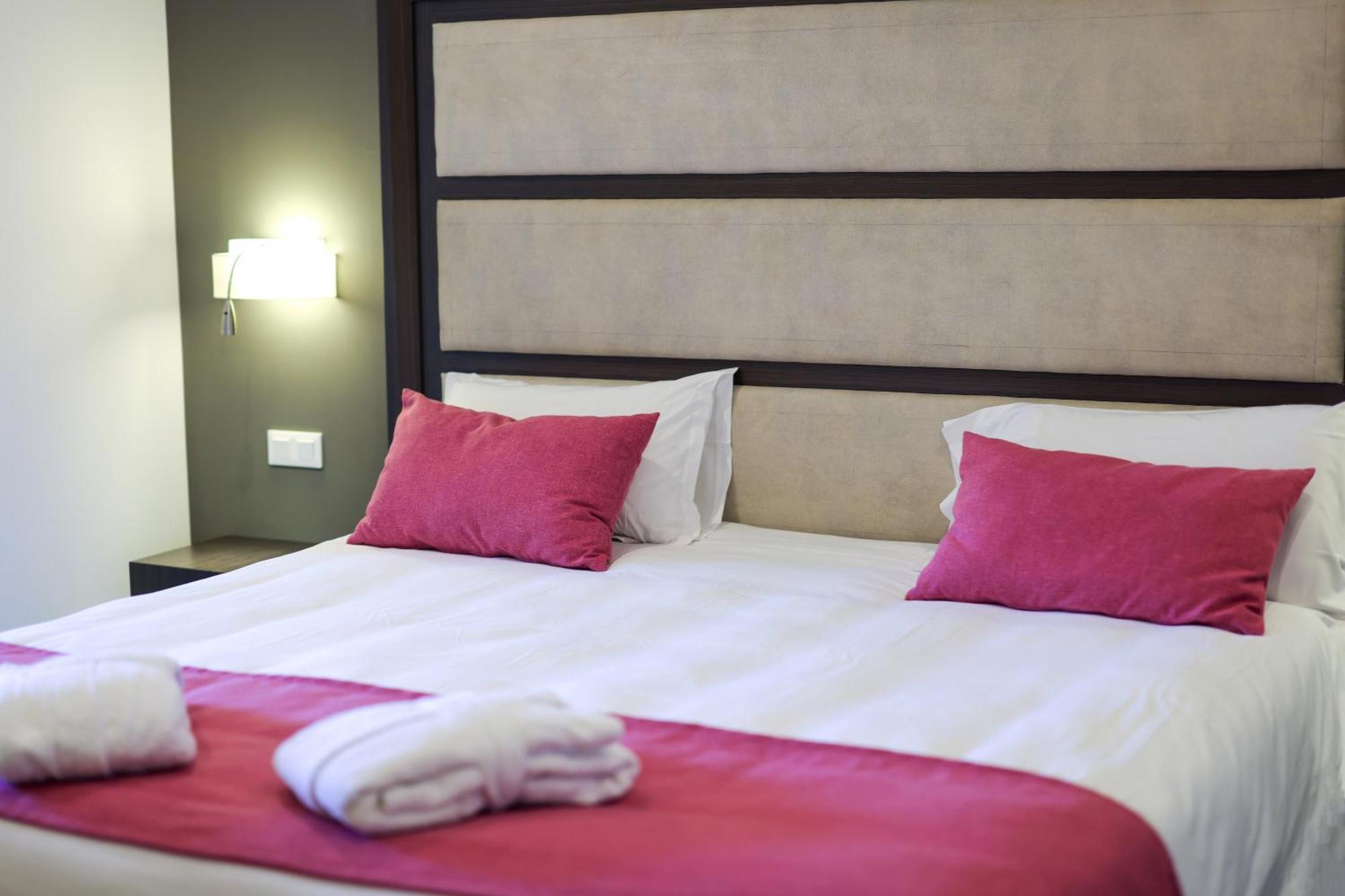 Hotel Saint Christophe กาลวี ภายนอก รูปภาพ