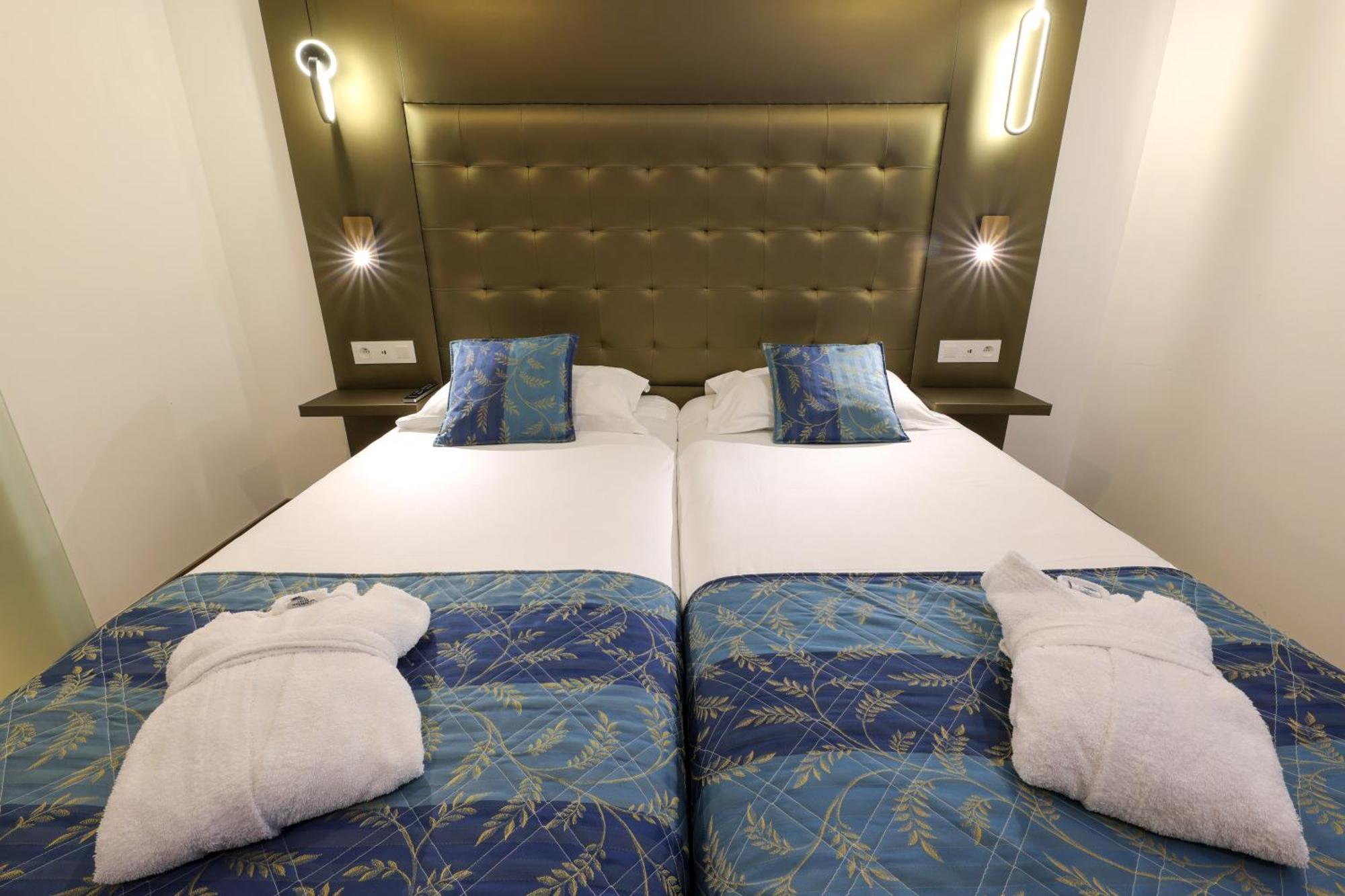 Hotel Saint Christophe กาลวี ภายนอก รูปภาพ