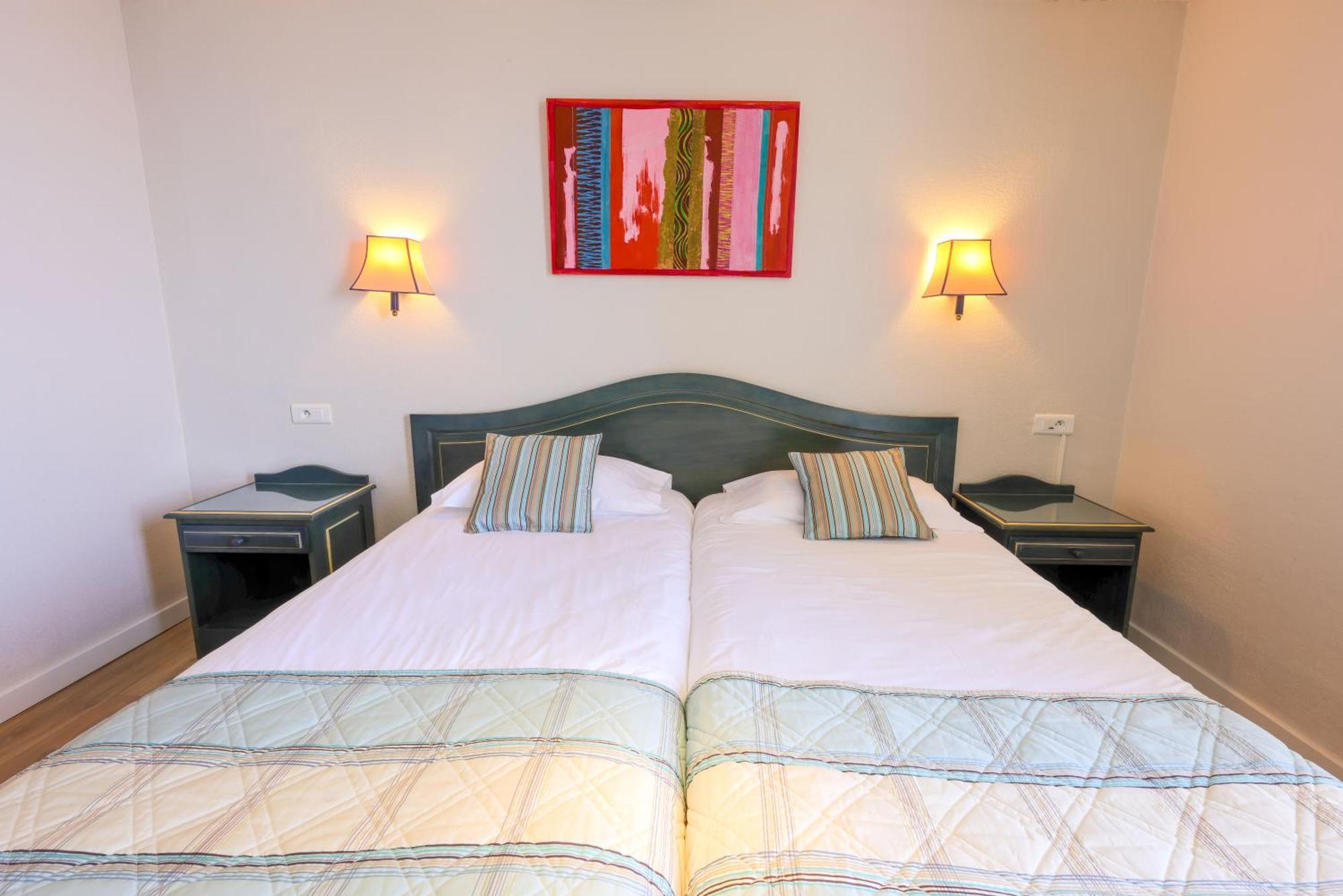 Hotel Saint Christophe กาลวี ภายนอก รูปภาพ