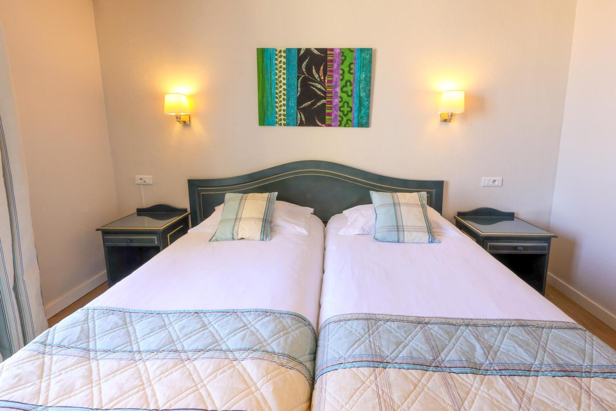 Hotel Saint Christophe กาลวี ภายนอก รูปภาพ