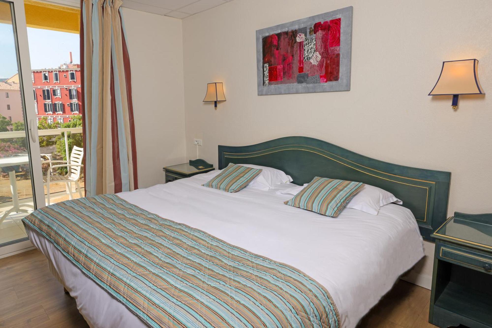 Hotel Saint Christophe กาลวี ภายนอก รูปภาพ