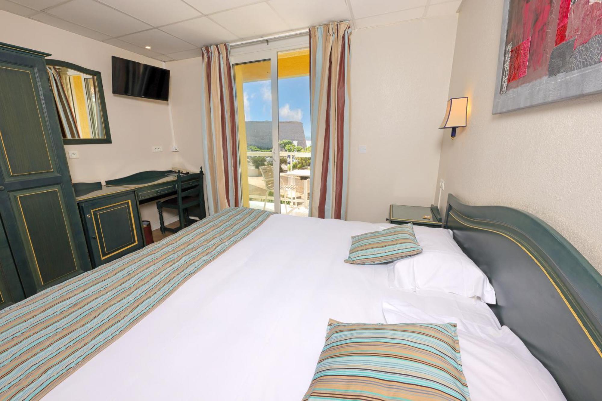 Hotel Saint Christophe กาลวี ภายนอก รูปภาพ
